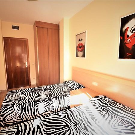 Apartamentos Sol Dorada Салоу Экстерьер фото